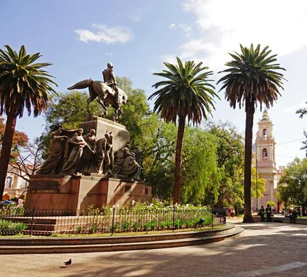 La Place du 9 Juillet dans la ville de Salta