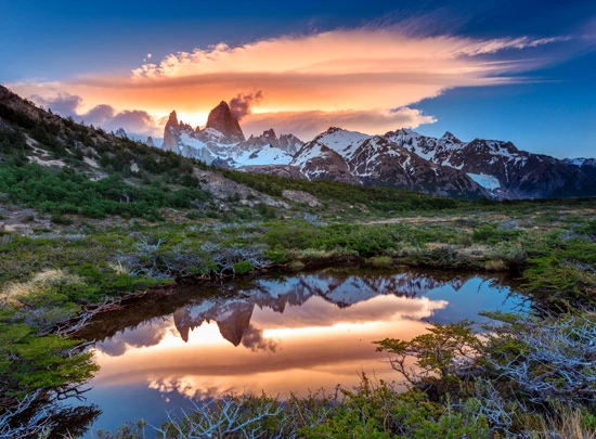 Reflets du mont Fitz Roy dans l'eau, en Argentine