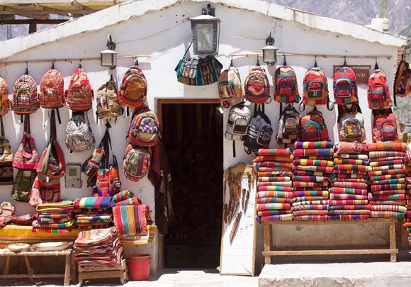 Echoppe de textile à Purmamarca en Argentine