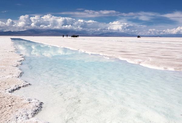 Les Salinas Grandes, toujours exploitées par les Quechuas en Argentine