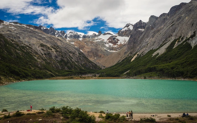 La jolie Laguna Esmeralda près de la ville d'Ushuaïa en Argentine