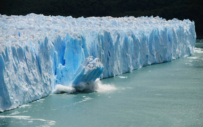 Vêlage de glace au Perito Moreno en Argentine