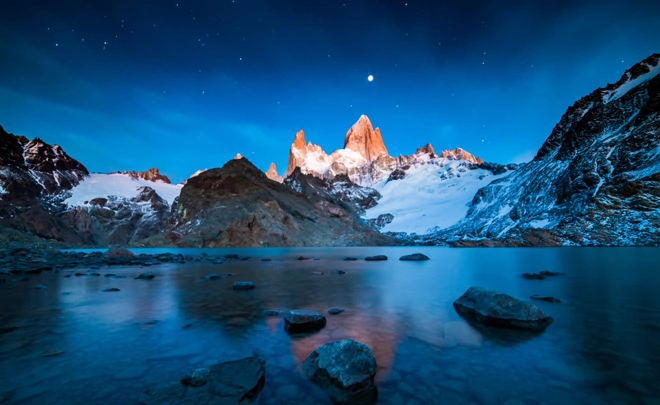 La montagne Fitz Roy au lever du soleil en Argentine