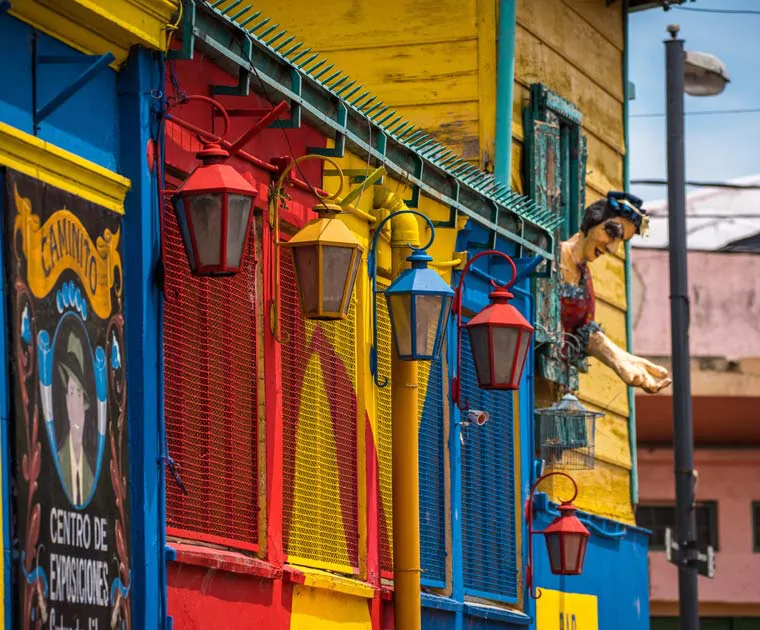 Les lanternes colorées du quartier de La Boca à Buenos Aires