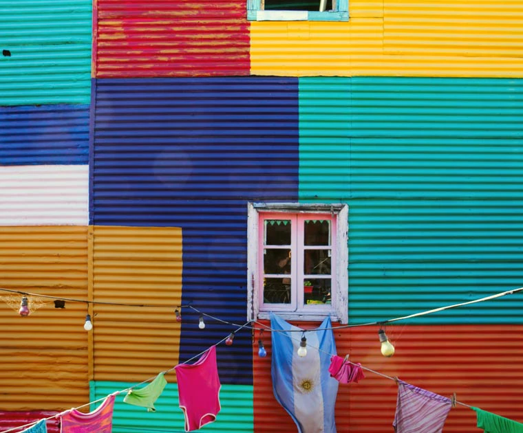 Un mur coloré typique du quartier de La Boca à Buenos Aires