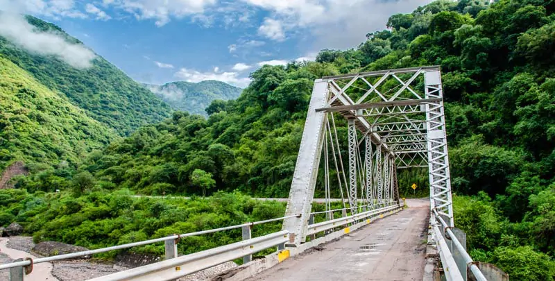 Pont de la Cuesta del Obispo dans le nord-ouest de l'Argentine