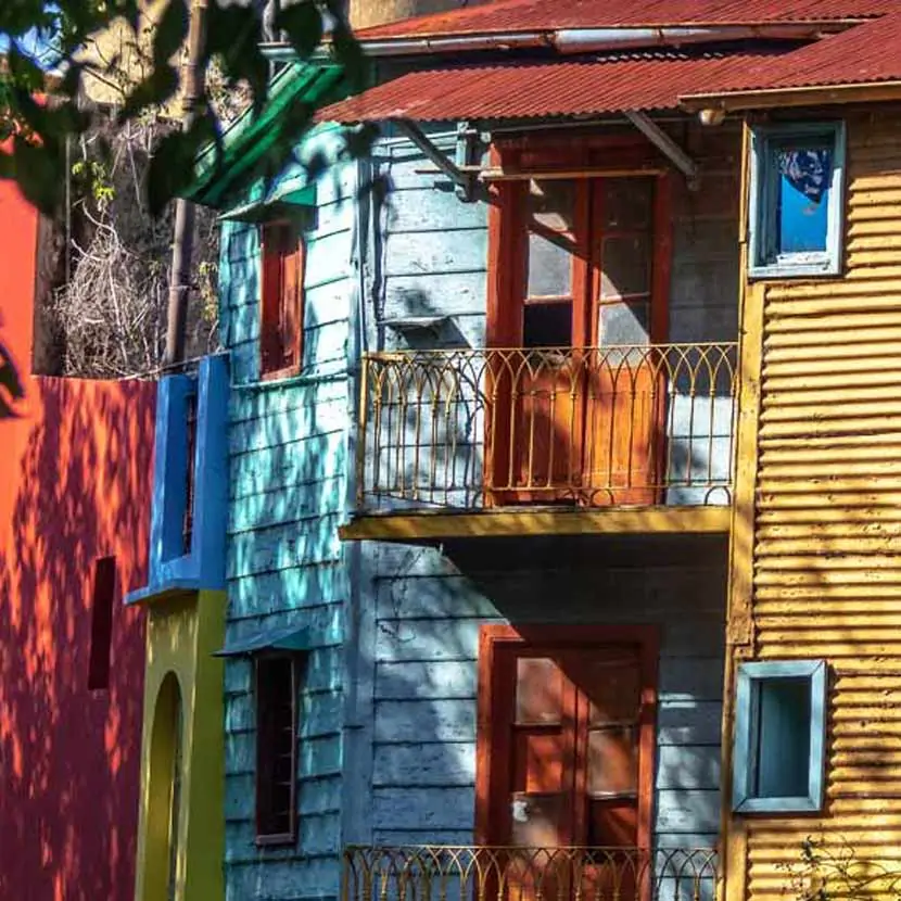 La rue colorée de Caminito dans le quartier de la Boca à Buenos Aires