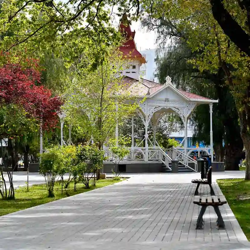 La Plaza Independencia dans le centre historique de Trelew en Argentine